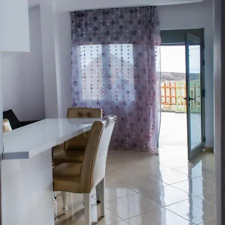 Daire A Seaside Complex In Avlonya