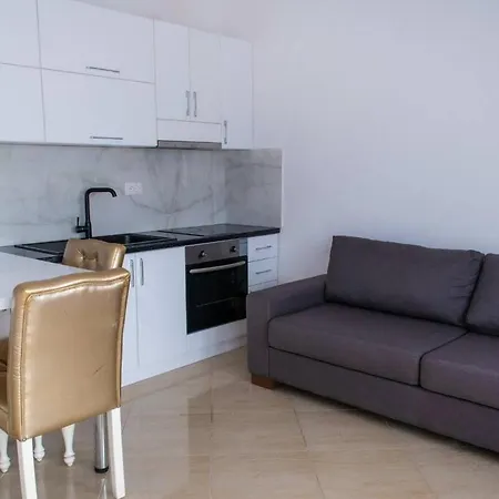 A Seaside Complex In Daire Avlonya